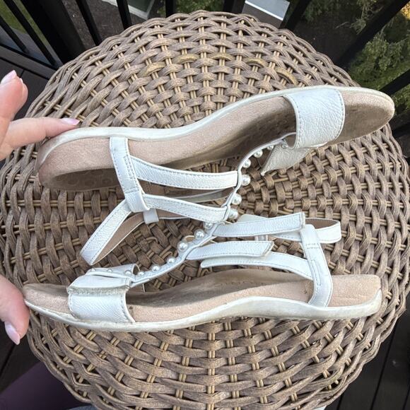 Vionic Sandals Shoes Womens Size 11 Mikah White Leather Strap Pearl Stud Comfort - Picture 16 of 16